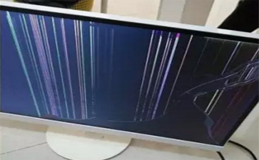 運(yùn)輸過程屏幕全部爆，中通快遞說：誰叫你選擇我們的快遞？